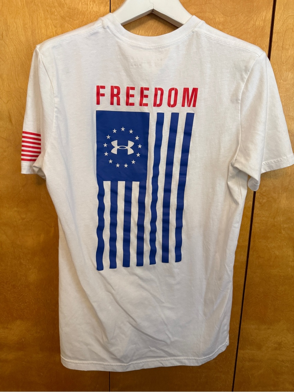 Under Armour White Short-Sleeve 'Freedom' Graphic Tee Blue & Red men’s size M